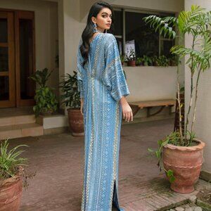 Selling this brand new South Asian/Arabic dress